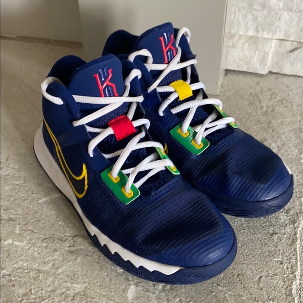 Boys Nike Kyrie flytrap 4 basketball shoe
